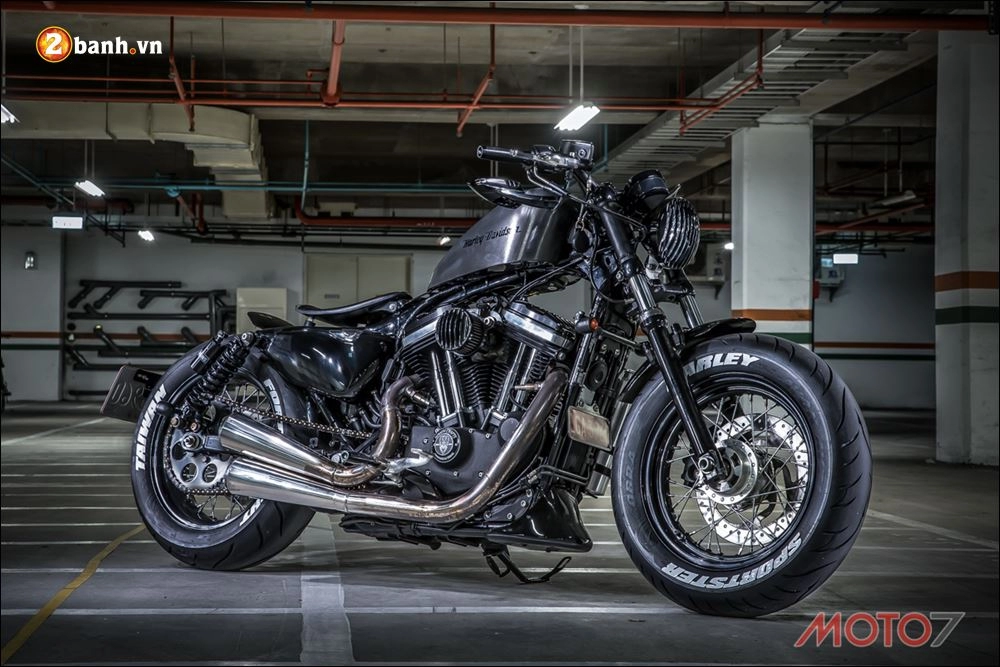 Harley-davidson xl1200x chiến binh dark nighster trong bản độ không giới hạn