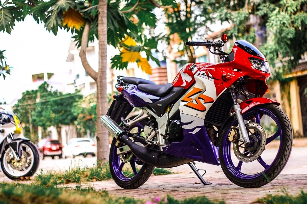 Honda ls 125 đẹp lung linh khoe dáng giữa sài gòn