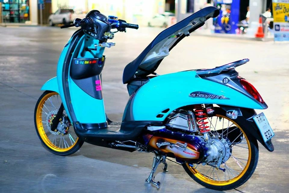 Honda scoopy độ ấn tượng với tone màu xanh nitron của biker nước bạn