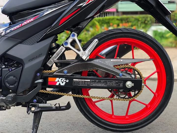 Honda sonic 150r phá cách với hàng lọat đồ chơi có giá trị