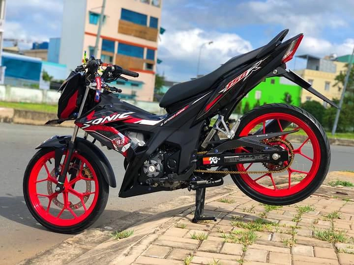 Honda sonic 150r phá cách với hàng lọat đồ chơi có giá trị