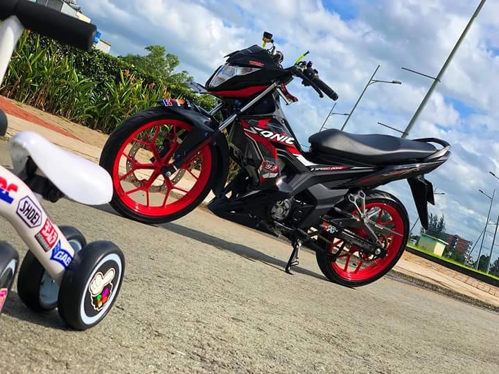 Honda sonic 150r phá cách với hàng lọat đồ chơi có giá trị