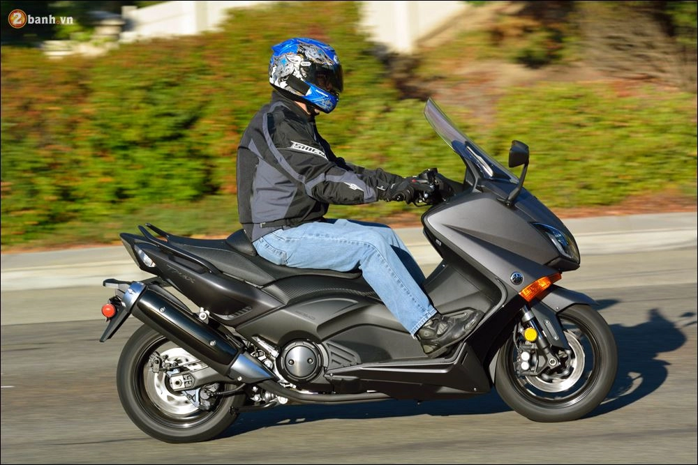 Honda x-dav vs yamaha tmax - bên 8 lạng người nửa cân