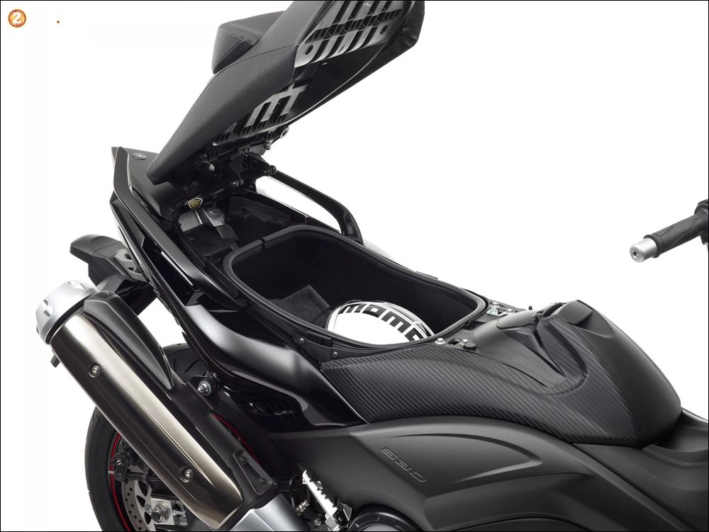 Honda x-dav vs yamaha tmax - bên 8 lạng người nửa cân