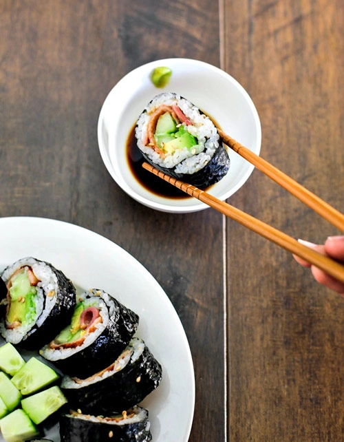 Làm sushi cuộn quả bơ tươi ngon lạ miệng với vài bước đơn giản