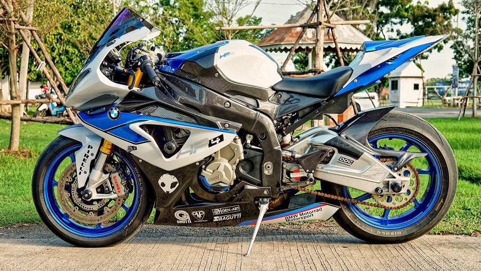 Màn lột xác cá mập trên cạn bmw hp4