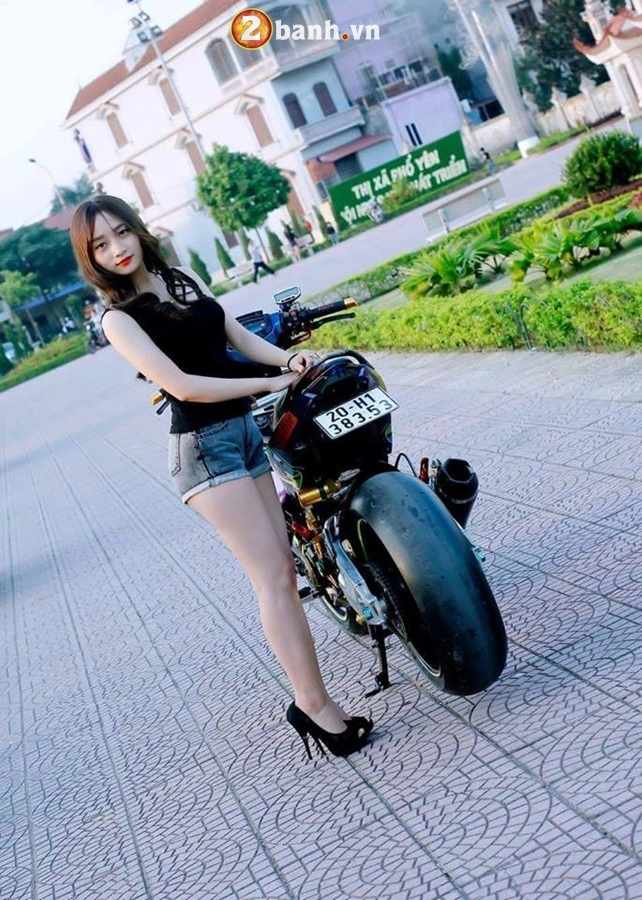 Ngắm hot girl đọ dáng cùng exciter 150 độ phong cách pkl trên 350 triệu