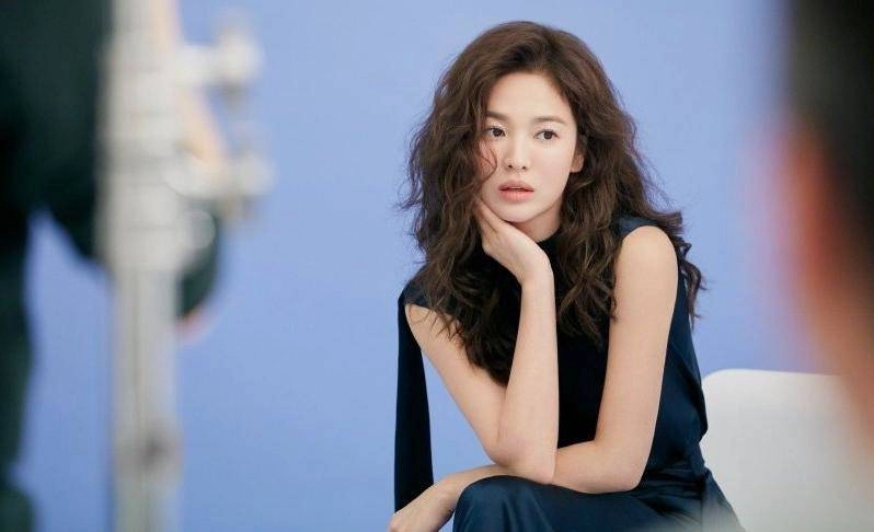 nối gót song hye kyo nhã phương đổi kiểu tóc xoăn xù bà thím hòng cạnh tranh nhan sắc