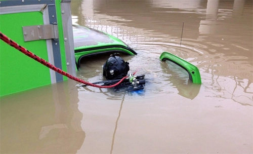  ôtô ngập nước ở detroit 