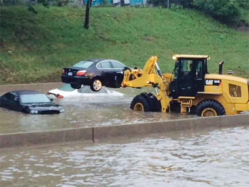  ôtô ngập nước ở detroit 
