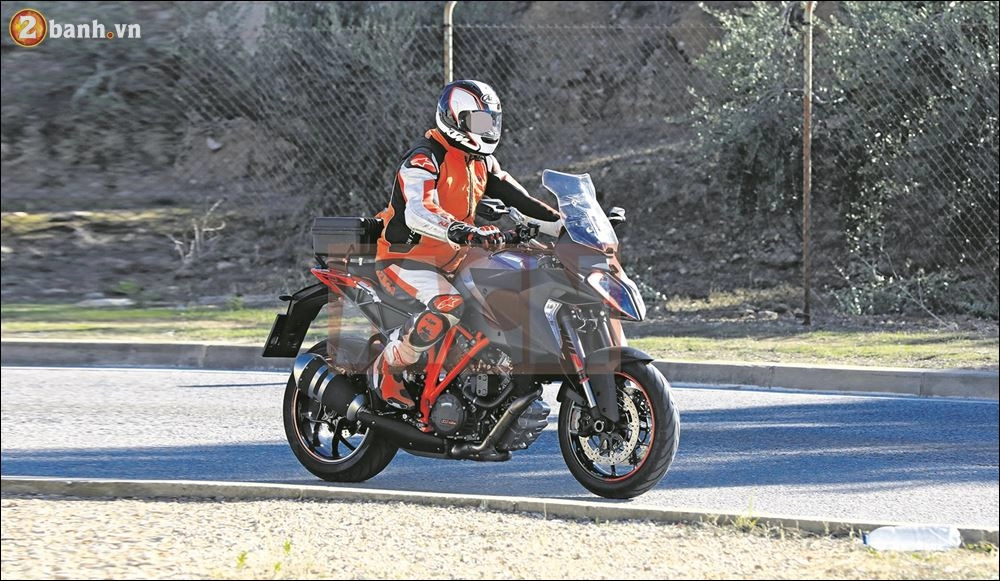 Sport touring ktm 1290 super duke gt 2019 hé lộ trên quá trình chạy thử