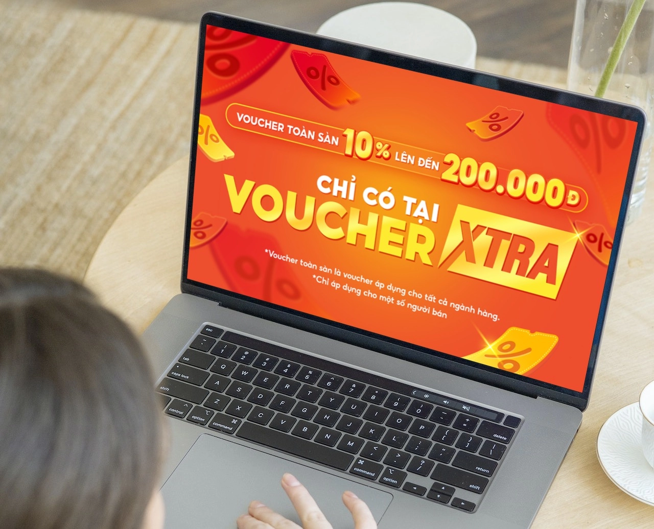 Thỏa sức chốt đơn loạt item thời trang mùa hè với giá nhẹ ví nhờ ưu đãi voucher xtra từ shopee