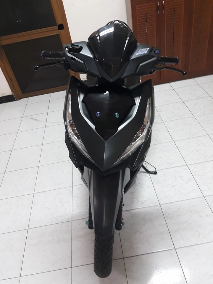 Vario 150 độ siêu đẹp khoe dáng giữa nhà riêng