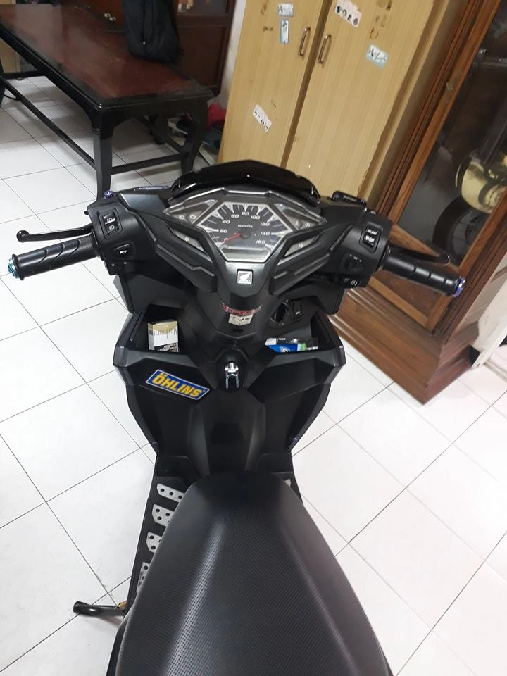 Vario 150 độ siêu đẹp khoe dáng giữa nhà riêng