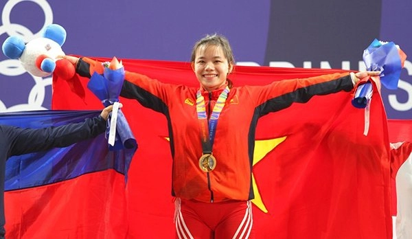 Vđv nữ đạt huy chương vàng môn cử tạ sea games 30 gây sốt vì vẻ ngoài xinh như mộng