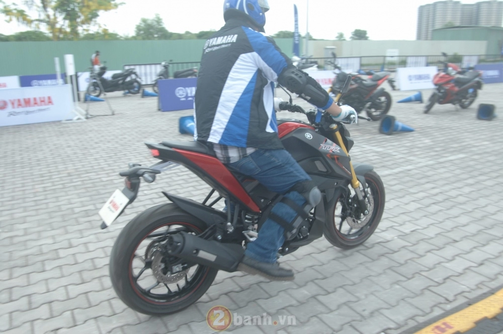 Vietnam motorcycle show 2017 - khách tham quan có thể chiêm ngưỡng vẻ đẹp của gần 20 mẫu xe yamaha