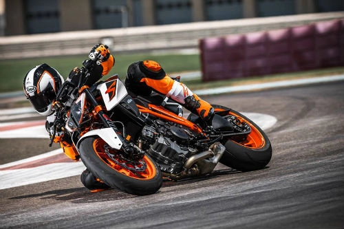 2017 ktm 1290 super duke r hiện đại hùng mạnh hơn