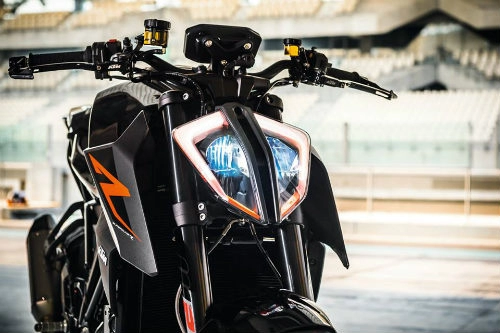 2017 ktm 1290 super duke r hiện đại hùng mạnh hơn