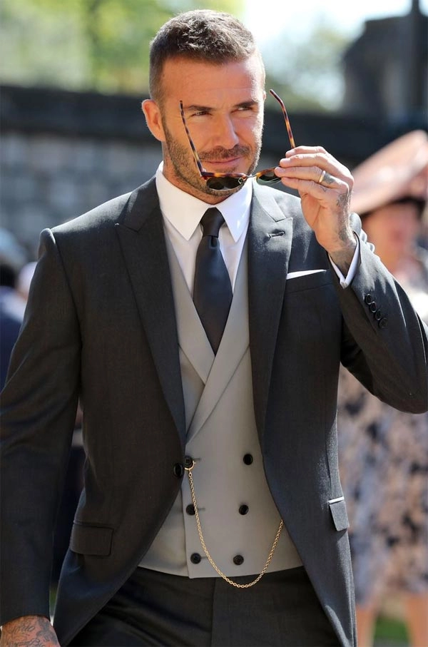 43 tuổi david beckham vẫn gây sốt vì mặc suit quá đẹp