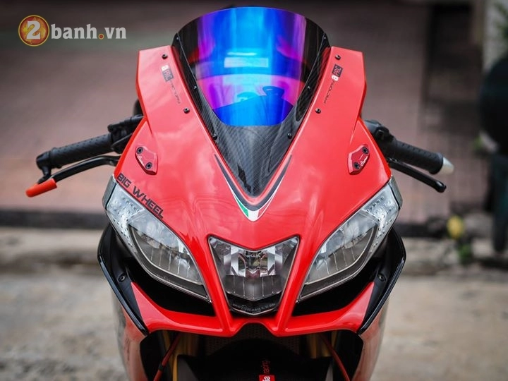 Aprilia rsv4 đỏ đen nâng cấp nhẹ cùng loạt đồ chơi