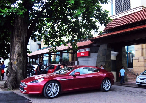  aston martin rapide màu đỏ sexy ở hà nội 