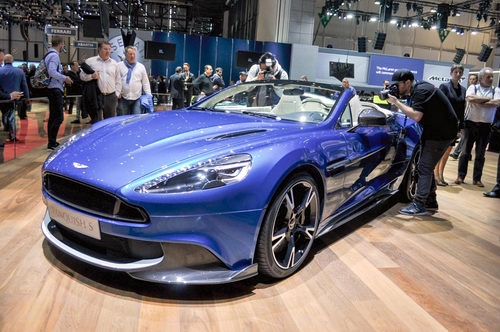 Aston martin vanquish s volante 2018 giá 71 tỷ đồng