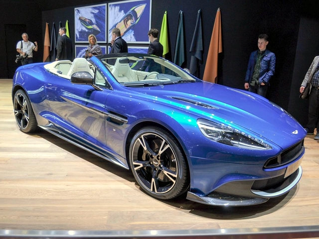 Aston martin vanquish s volante 2018 giá 71 tỷ đồng