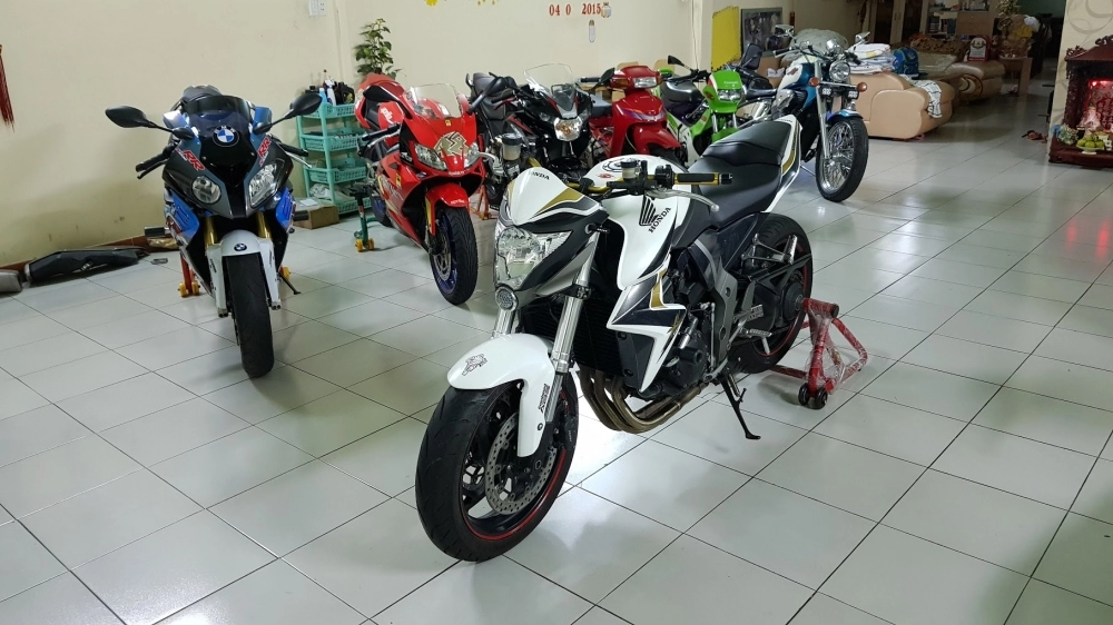 Bán honda cb1000r 2010 hqcn-abs-hiss-odo 16k- long lanh