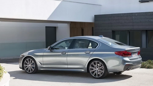 Bmw 5-series 2017 có giá từ 12 tỷ đồng