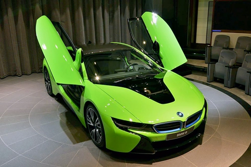  bmw i8 màu lạ tại trung đông 