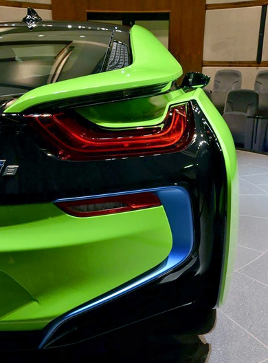  bmw i8 màu lạ tại trung đông 