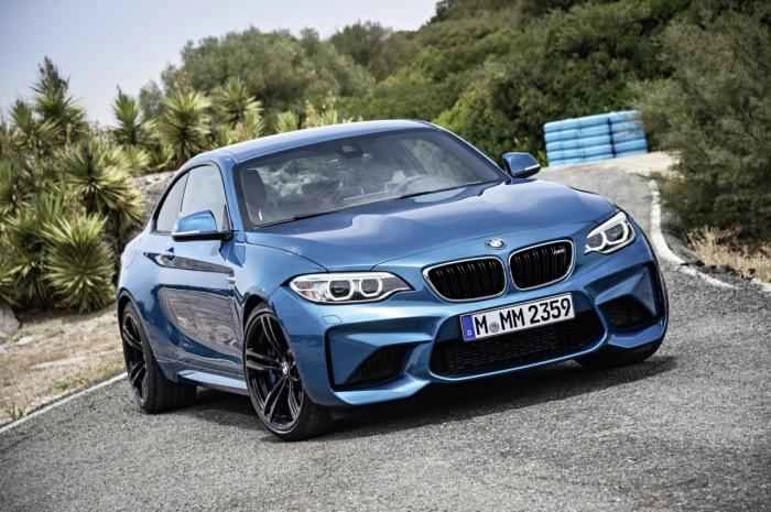 Bmw m2 coupe cuốn hút với màu xanh huyền bí