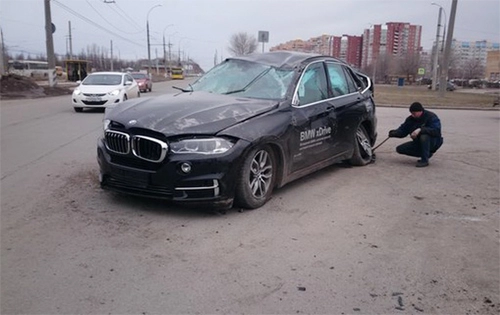  bmw x5 tan nát khi khách hàng lái thử xe 