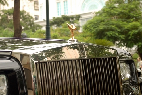  bộ đôi rolls-royce phantom trên phố sài gòn 