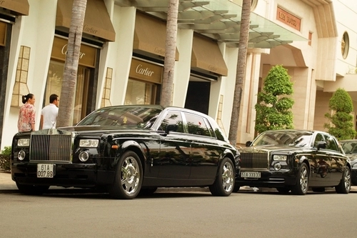  bộ đôi rolls-royce phantom trên phố sài gòn 