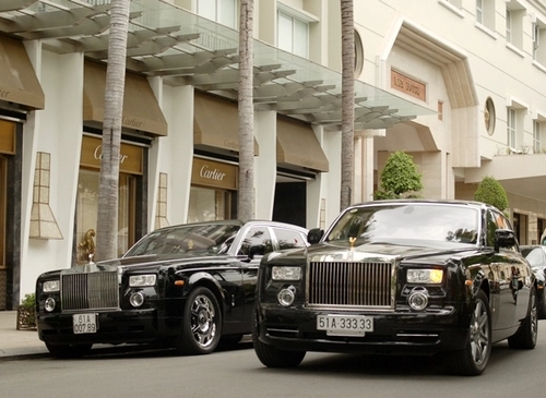  bộ đôi rolls-royce phantom trên phố sài gòn 