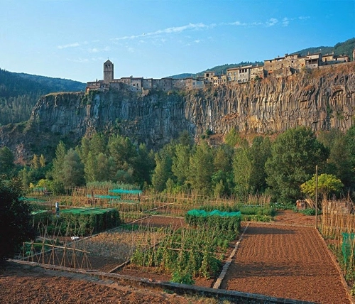 Castellfollit de la roca - ngôi làng đẹp hơn cả tranh vẽ