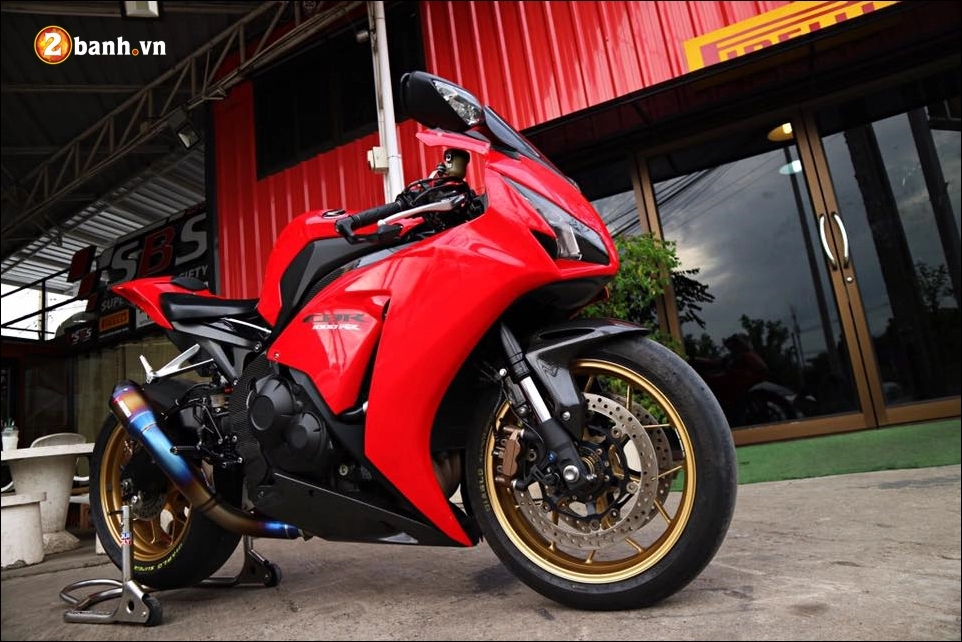 Cbr1000rr - con bò rừng sở hữu nước rút đầy bạo lực