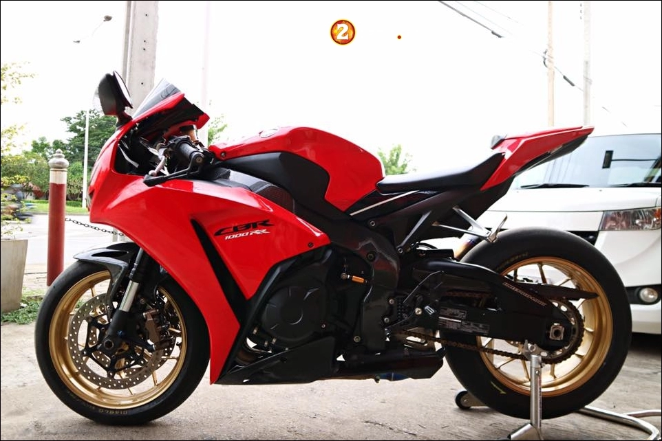 Cbr1000rr - con bò rừng sở hữu nước rút đầy bạo lực