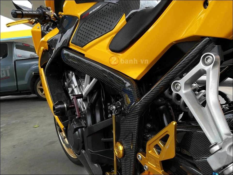 Cbr650f độ trong phiên bản yellow superhero