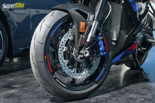 Chi tiết bmw m1000r 2023 lộ diện tại thái lan với vẻ ngoài cao ngạo