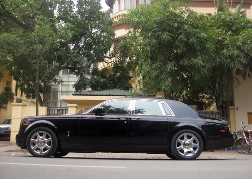  chi tiết rolls-royce phantom mạ vàng thủ công ở việt nam 