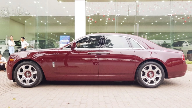 Cơ hội sỡ hữu roll-royce ghost biển ngũ quý giá hơn 11 tỷ đồng