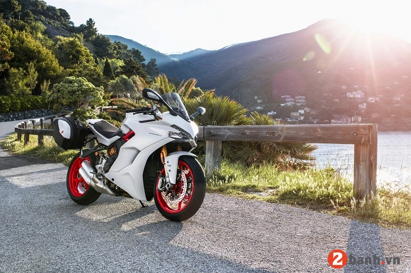 Đập thùng ducati supersport s màu trắng đầu tiên tại việt nam