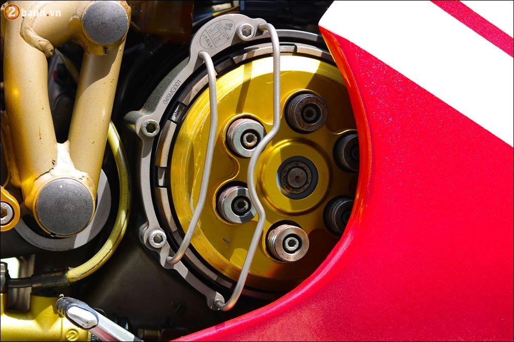 Ducati 996 hồi sinh huyền thoại trong làng pkl đương đại