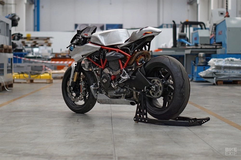 Ducati cafe fighter mang thiết kế máy bay chiến đấu của simone conti