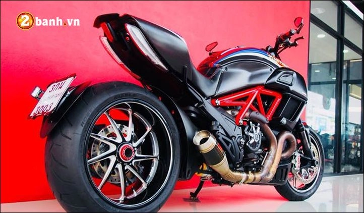 Ducati diavel bản độ tối tân mang tên red carbon facelift