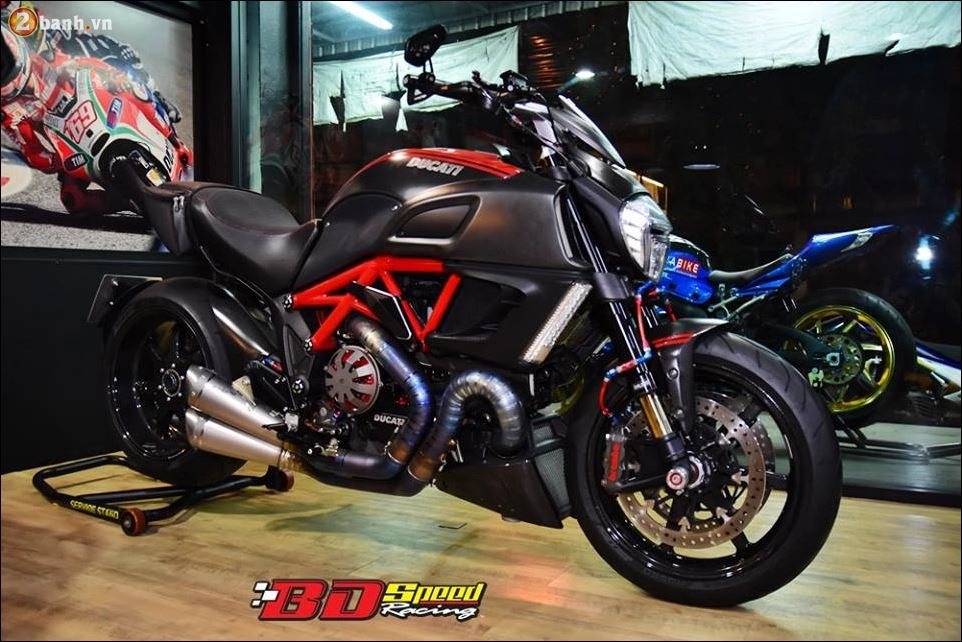 Ducati diavel -choáng ngợp với bản độ quỷ dữ mang tên carbon red