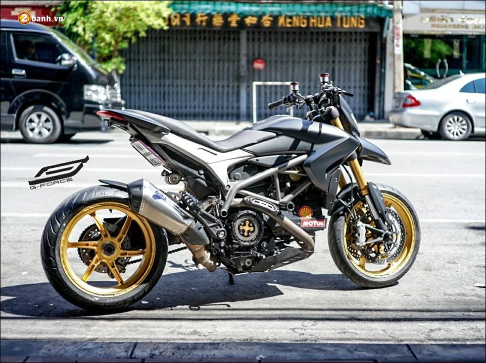 Ducati hypermotard 821 thoát y lực lưỡng qua style bmw m3 frozen grey