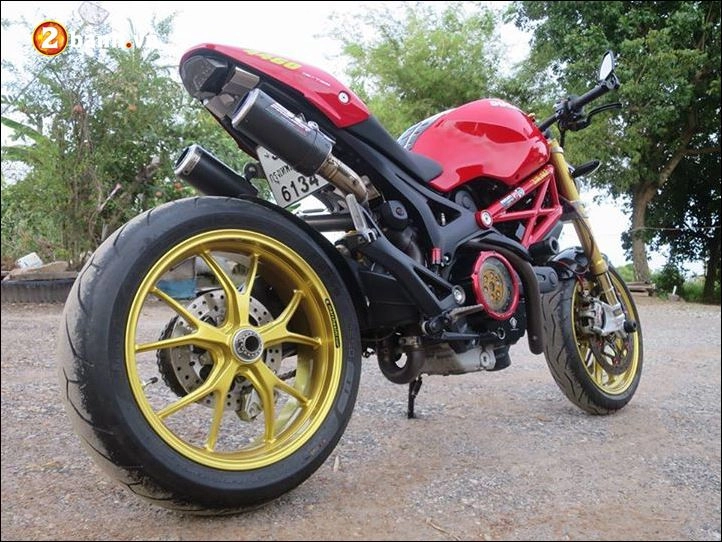 Ducati monster 796 quái vật hoàn hảo trong gói độ full option